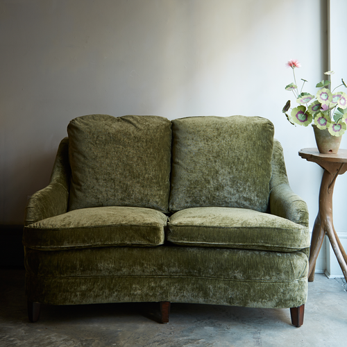 Hedge Loveseat