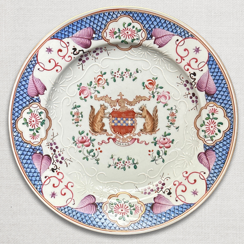 Set of Seven 19th-Century Chinese Export Style Samson of Paris Armorial Dinner Plates