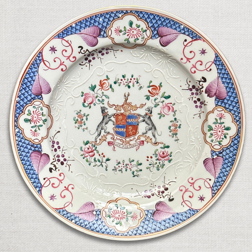 Set of Seven 19th-Century Chinese Export Style Samson of Paris Armorial Dinner Plates