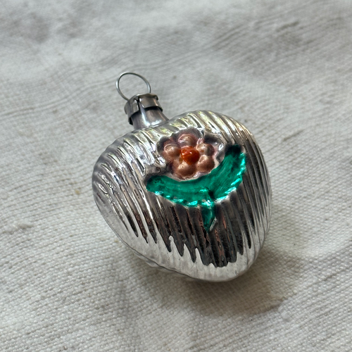Nostalgic Flower Heart Ornament