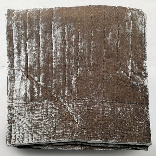 Silk Velvet King Quilt in Smoke
